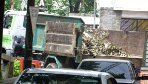 Este camin es de la MVL, ergo, a la MVL, le importa 3 carajos las leyes de trnsito y la seguridad de los Vecinos - Martes, 30 de Octubre de 2012, 11:18:16 a.m.